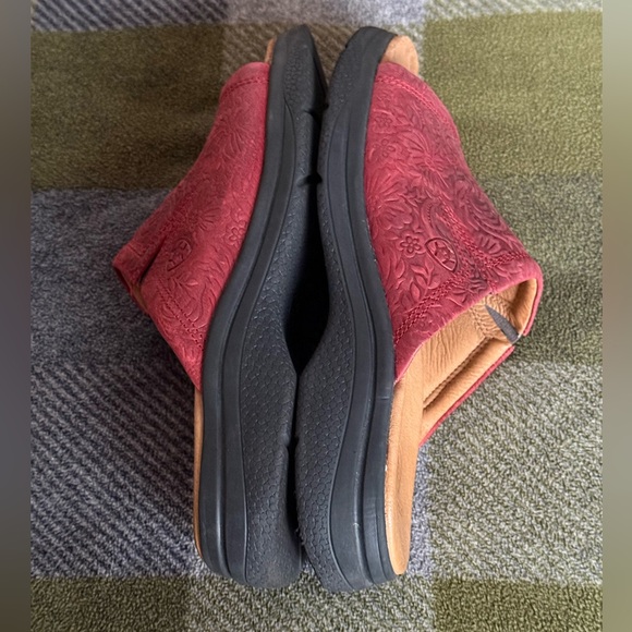 Ariat Bridgeport Red/Burnt Red Tooled Floral Leather Slide Sandals Size 9M(B) - Picture 4 of 8